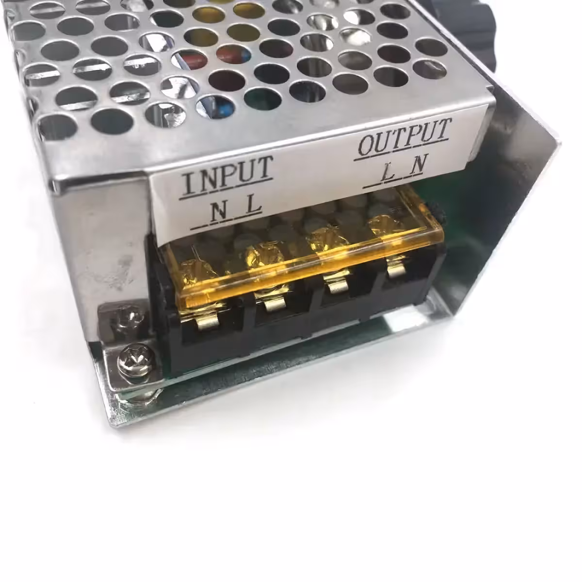 Εικόνα με πλαϊνές συνδέσεις εισόδου και εξόδου AC