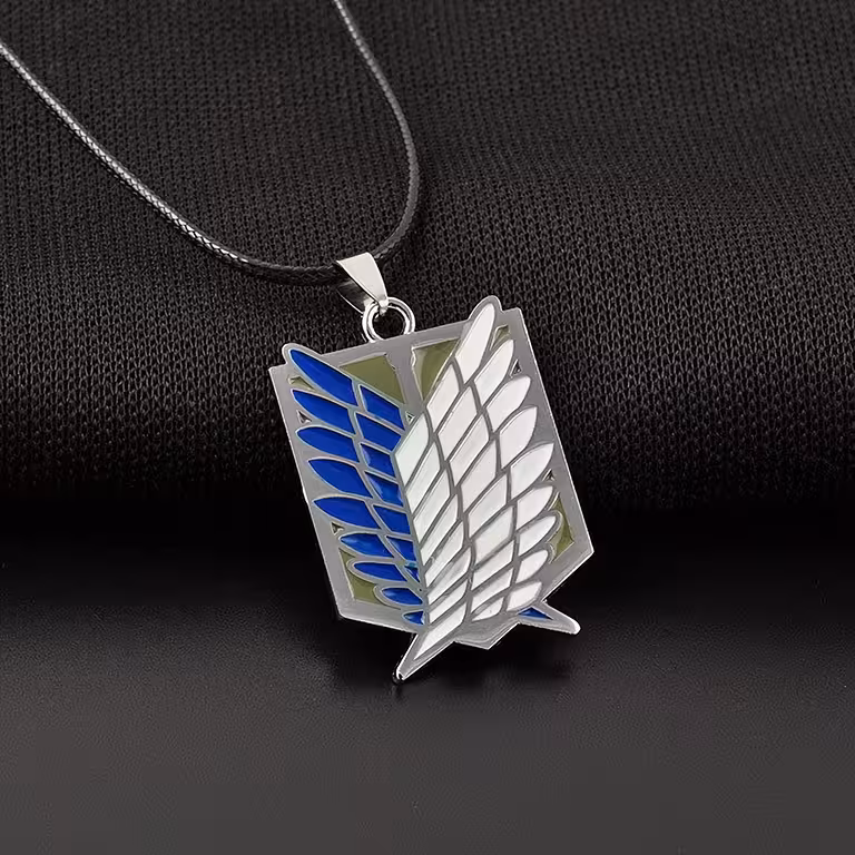 Colgante Anime Attack on Titan – Medallón con Collar Plateado para Fans de Manga & Cosplay