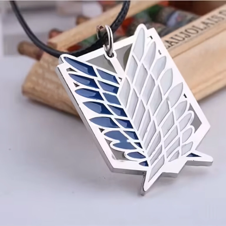 Κολιέ Attack on Titan – ασημί Anime κολιέ με ασημένιο μενταγιόν Attack on Titan