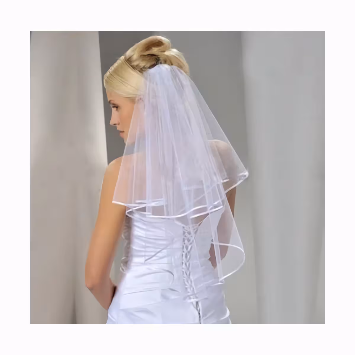 Κλασικό αξεσουάρ νύφης, χωρίς στολίδια, κατάλληλο για κάθε στυλ φορέματος