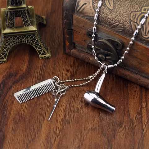 Collar Colgante Peluquero Hairstylist con Tijeras, Peine y Secador – Regalo Barber Hairdresser
