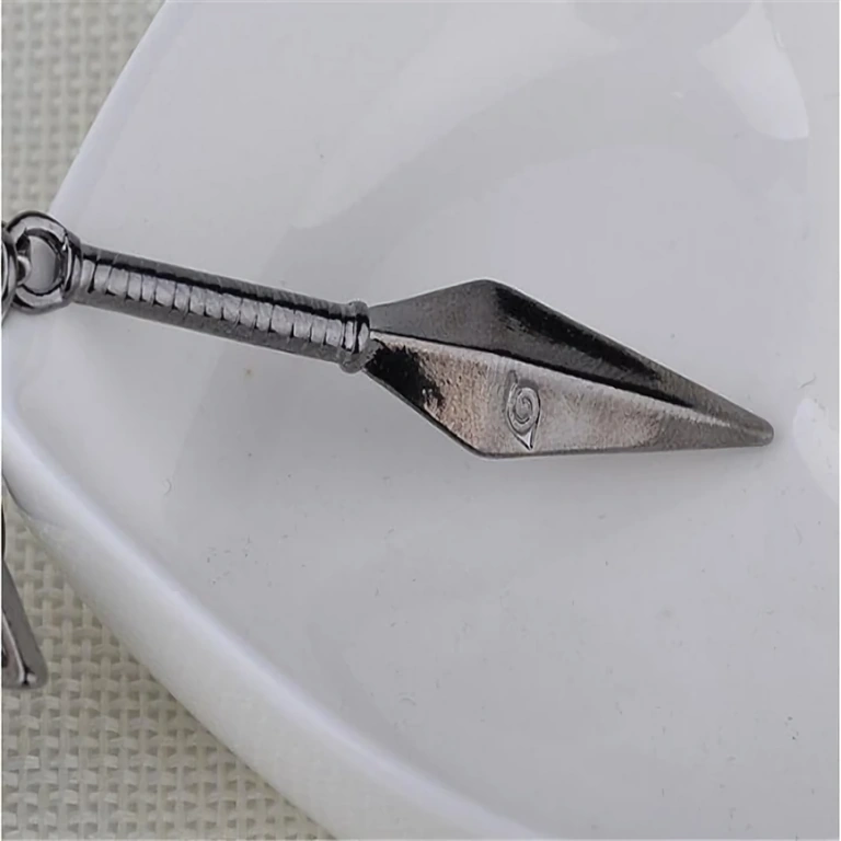 Μεταλλικό μενταγιόν Kunai σε αλυσίδα Μεταλλικό μενταγιόν Kunai με δερμάτινη αλυσίδα