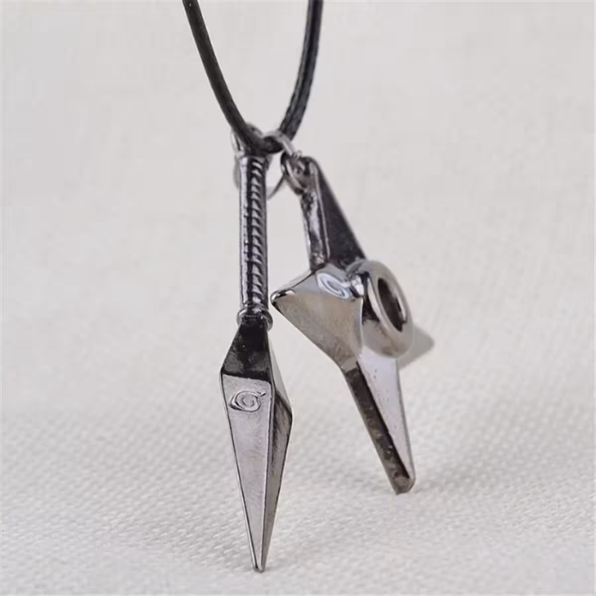 Κολιέ με μενταγιόν αστέρι νίντζα Shuriken