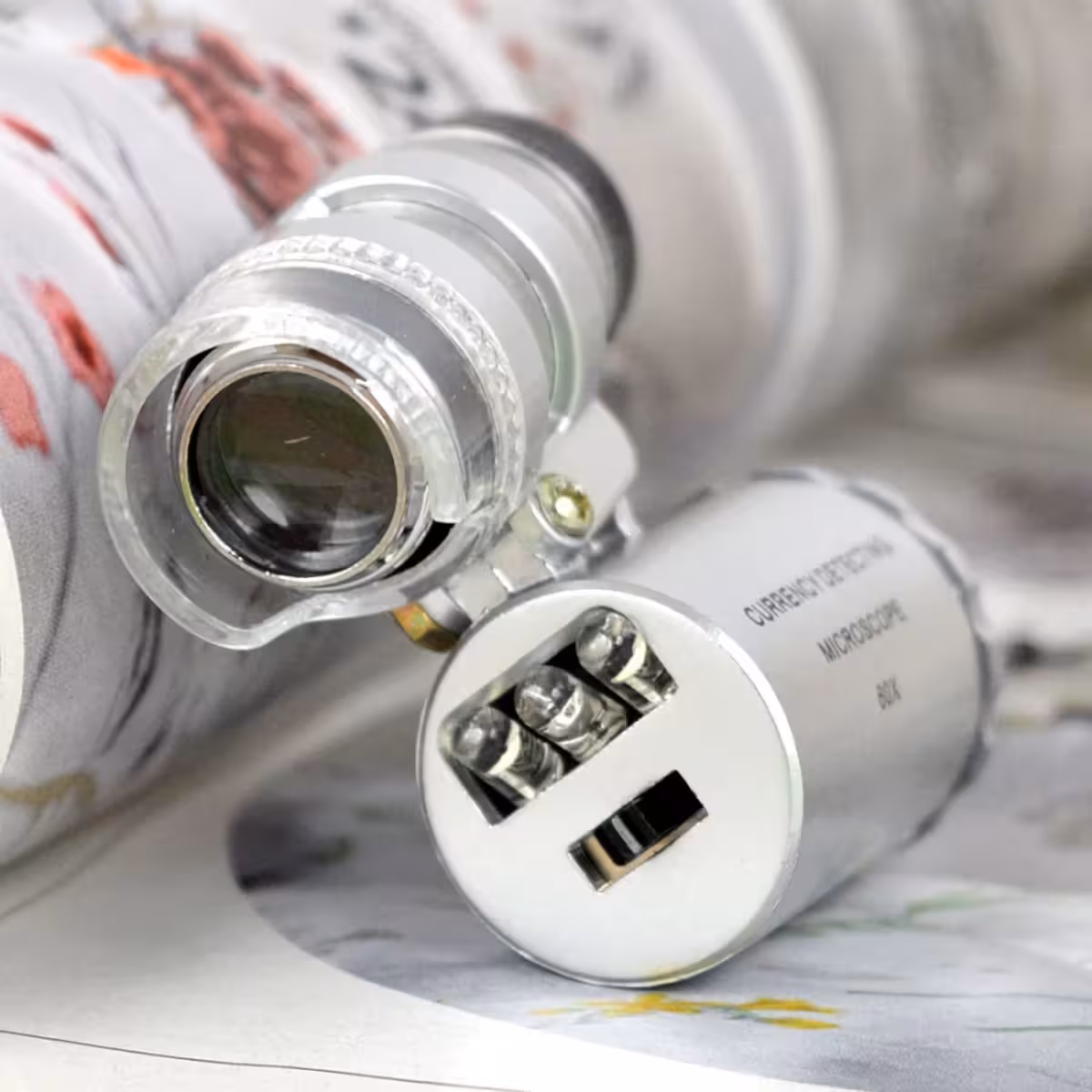 Συμπαγές φορητό μικροσκόπιο με LED και UV φως για λεπτομερή επιθεώρηση