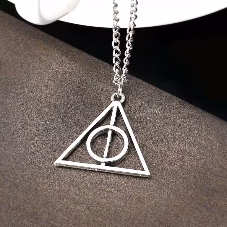 Colgante Collar Harry Potter Deathly Hallows Triángulo Plata – Joya Mágica