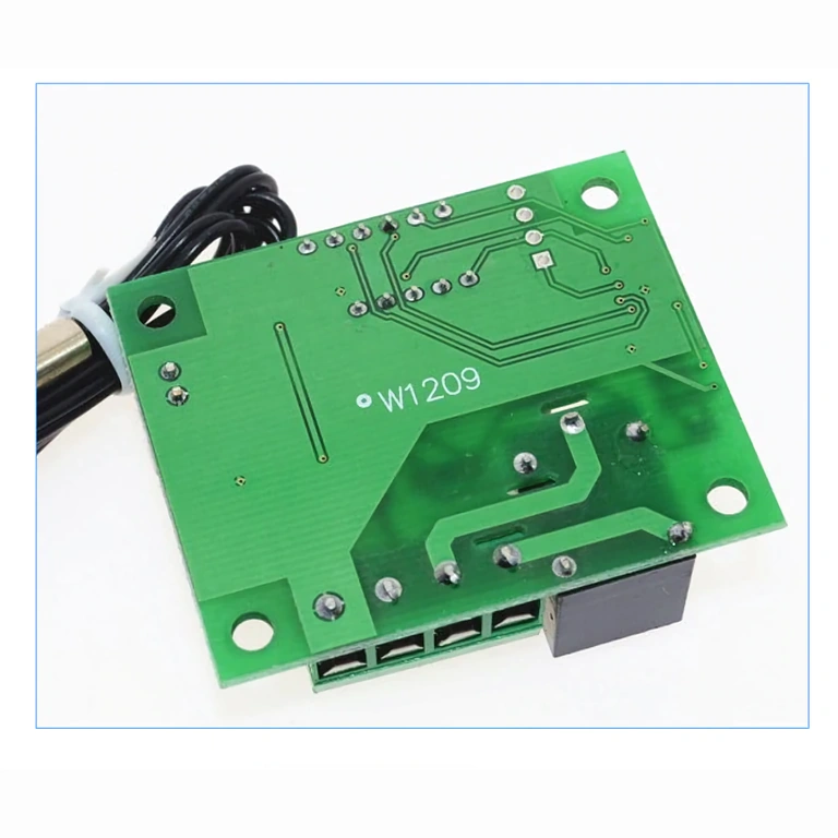 Εικόνα πίσω πλευράς πλακέτας θερμοστάτη με ακροδέκτες σύνδεσης