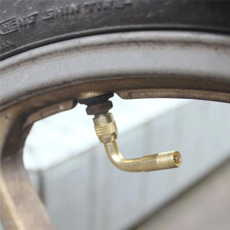 Γωνιακός προεκτάτης για εύκολο φούσκωμα τροχών