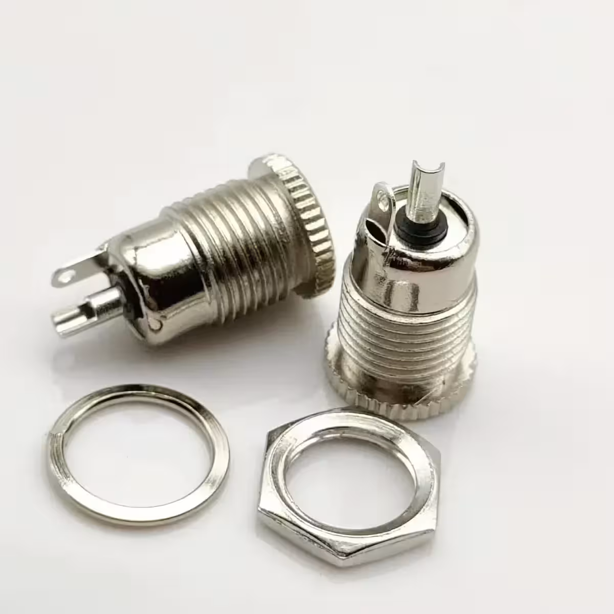 Ισχυρός φορτιστής για DIY εφαρμογές και οικιακή ηλεκτρονική