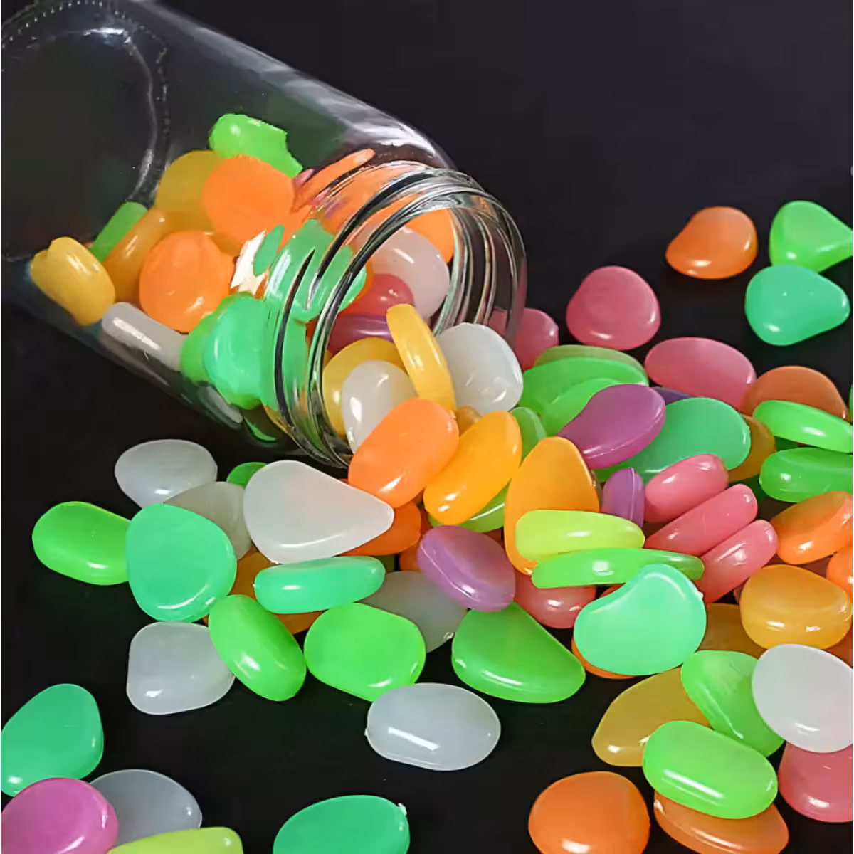 Φωσφοριζόμενες πέτρες που απορροφούν ηλιακό φως