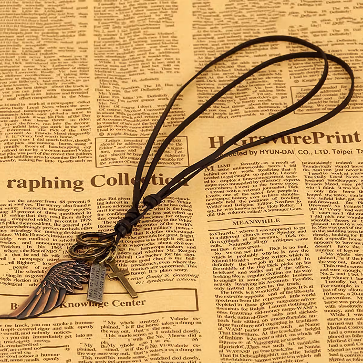 Μενταγιόν σταυρός σε μαύρη δερμάτινη αλυσίδα για άνδρες