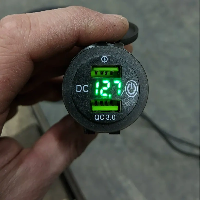 USB φορτιστής με δύο θύρες για τιμόνι μοτοσικλέτας και ποδηλάτου