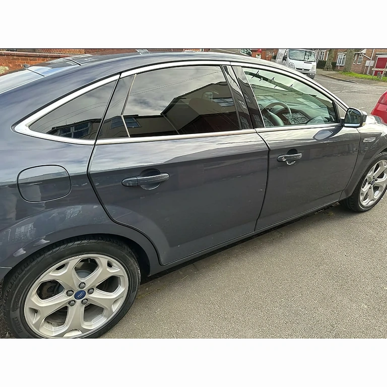 Λαστιχένια ταινία για προστασία πλευρών θυρών αυτοκινήτου