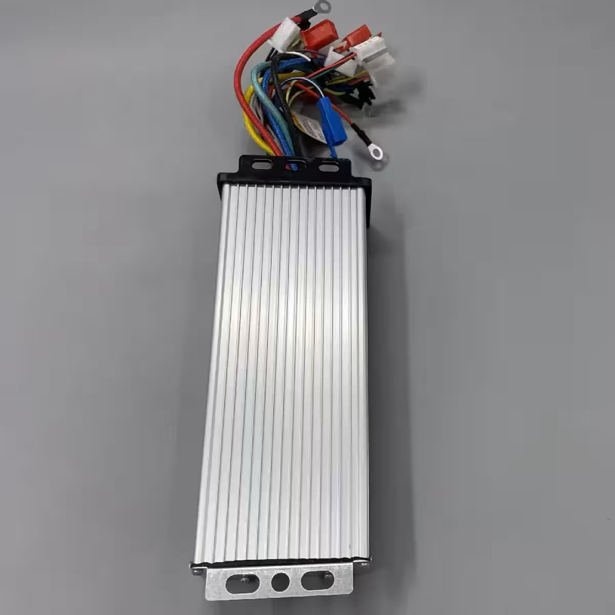 Controller με προστασίες υπερφόρτωσης, υπέρτασης και θερμοκρασίας