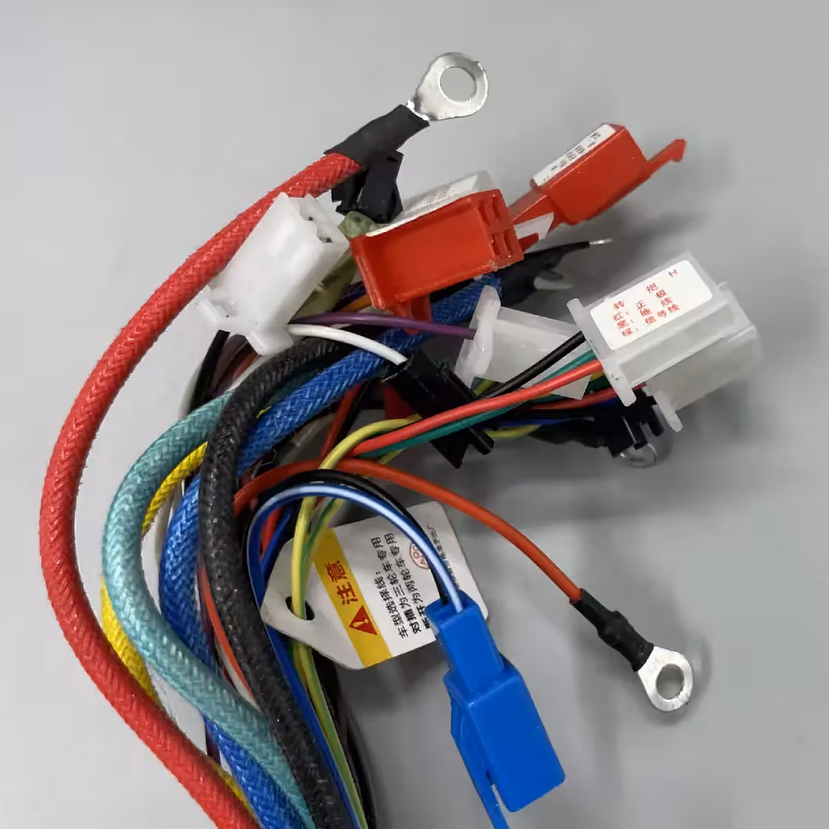 Controller με πολλαπλούς συνδέσμους για φρένο, γκάζι και κινητήρα