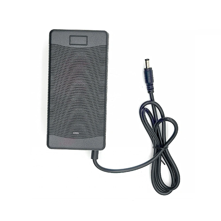 Φορτιστής Li-Ion 21V 2A με μακρύ καλώδιο 250 cm – κατάλληλος για μπαταρίες 18V Li-Ion και φορητές συσκευές
