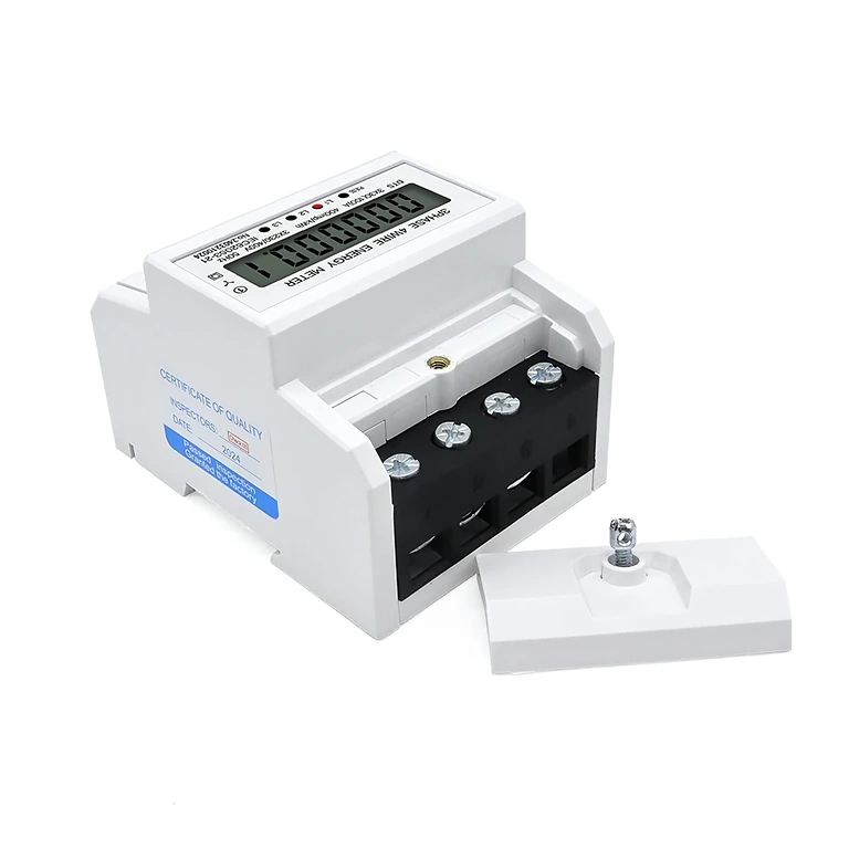 Montaje del contador trifásico digital en riel DIN en panel eléctrico