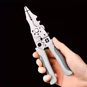 Vista frontal del alicate electric multifuncional para cables.