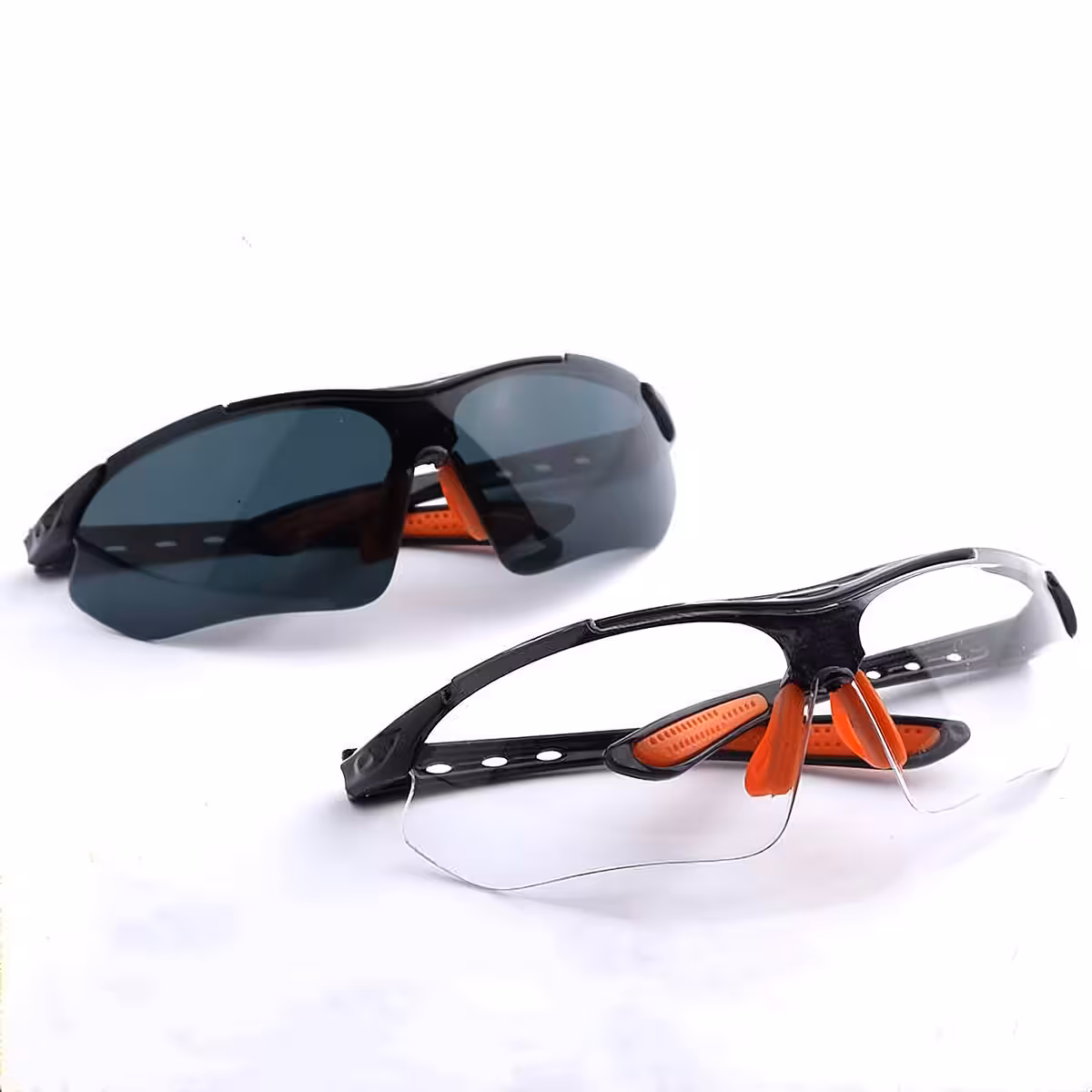 Gafas de ciclismo con lente ahumada y protección UV400